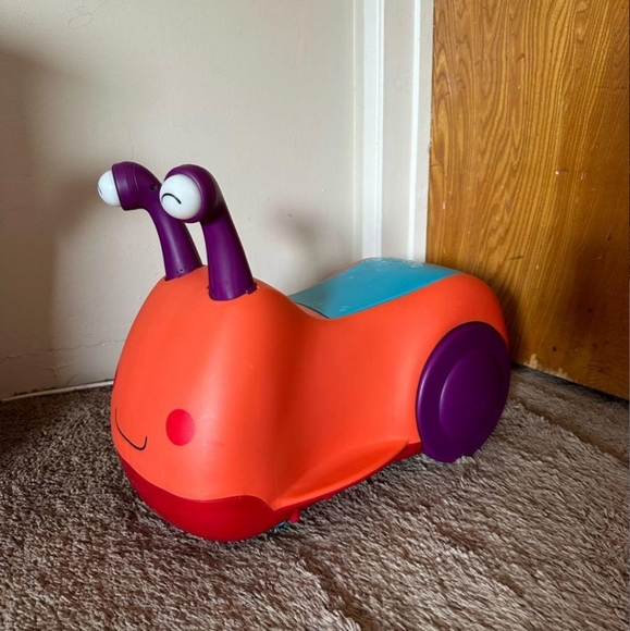 Snail Ride-on Buggly-Wuggly - Picture 2 of 5